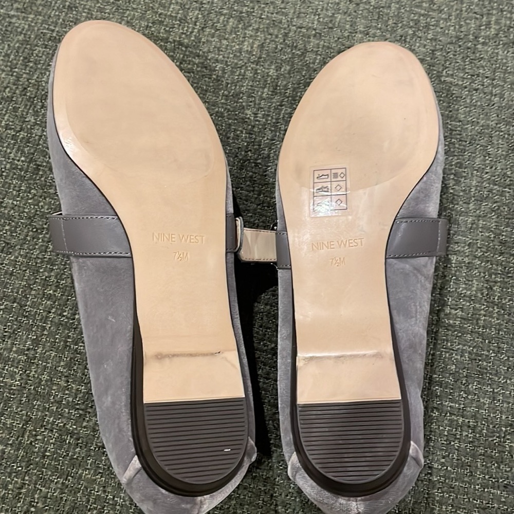 Nine West gray velvet Mary Janes (sz 7 1/2) - Picture 4 of 11